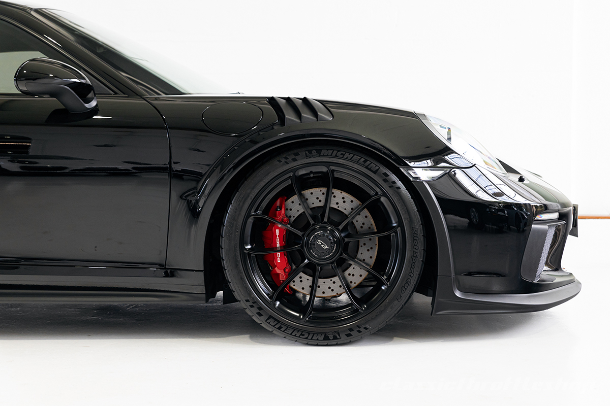 2019-Porsche-911-GT3RS-Black-wm-31