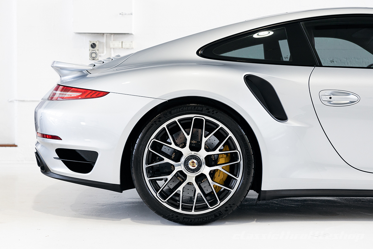 2013-Porsche-911-Turbo-997-silver-wm-26