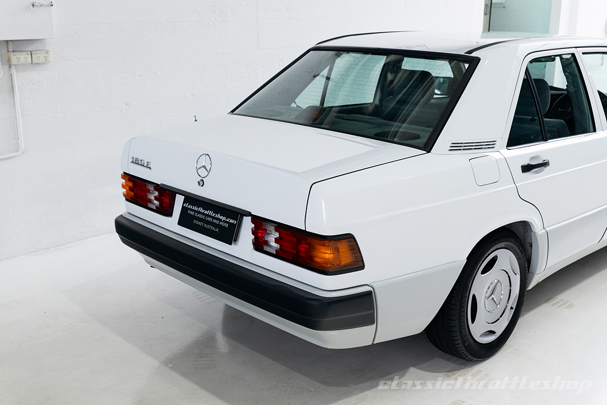 1992-Mercedes-Benz-180E-Auto-white-13