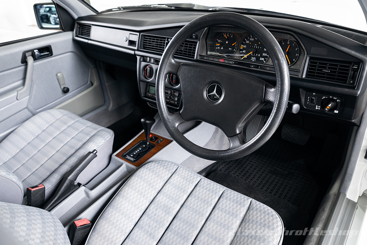 1992-Mercedes-Benz-180E-Auto-white-51