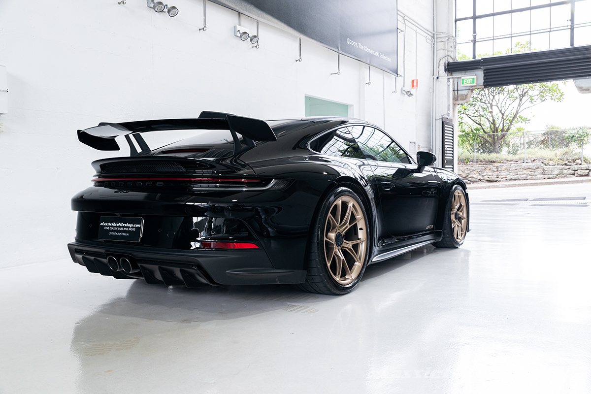 2022-Porsche-911-GT3-992-Auto-Black-15