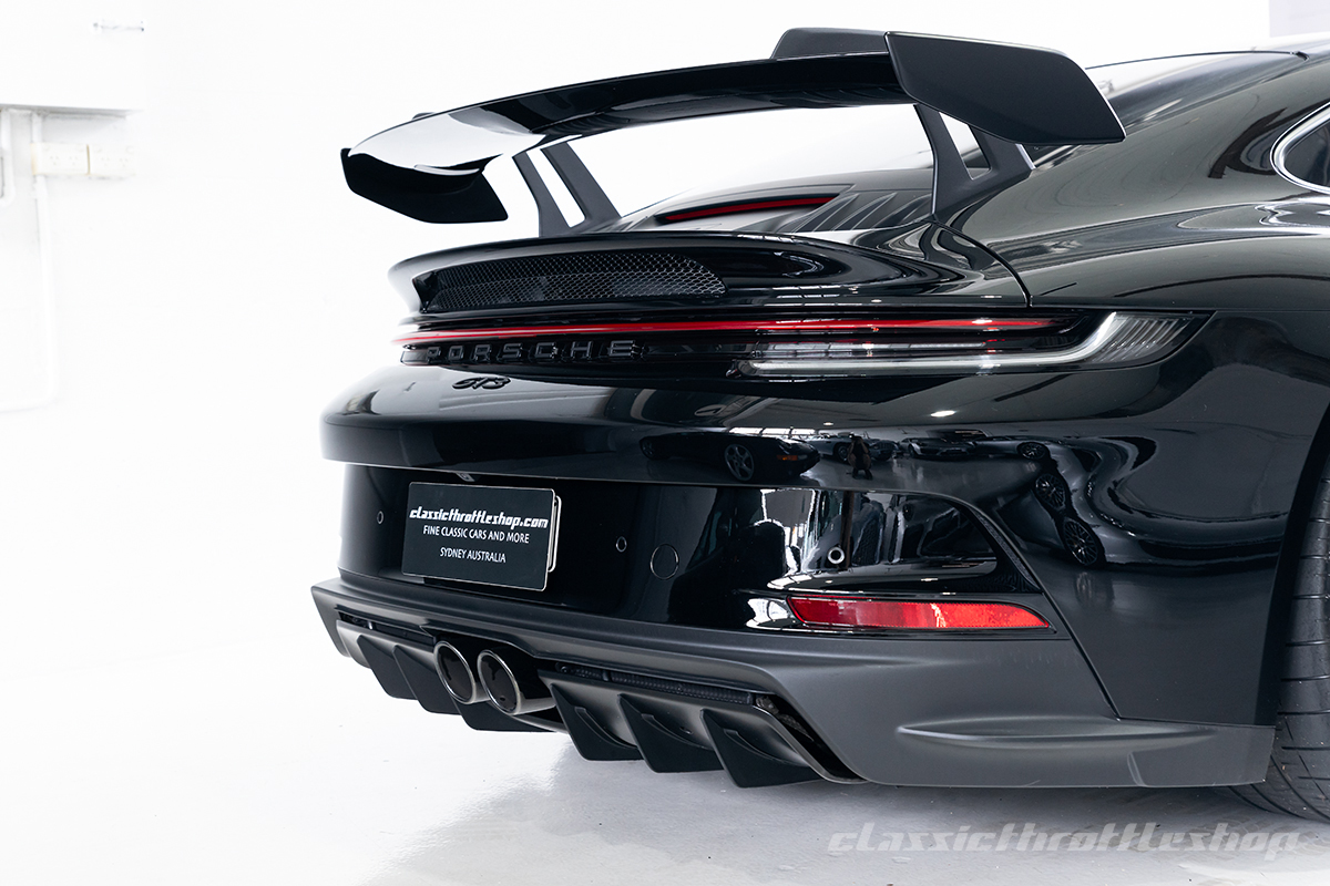 2022-Porsche-911-GT3-992-Auto-Black-17